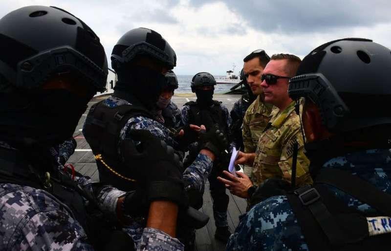 美国出动10架F-35打击拉美贩毒集团美国派遣十架F-35战机打击拉美贩毒集团，展现强势立场与行动决心